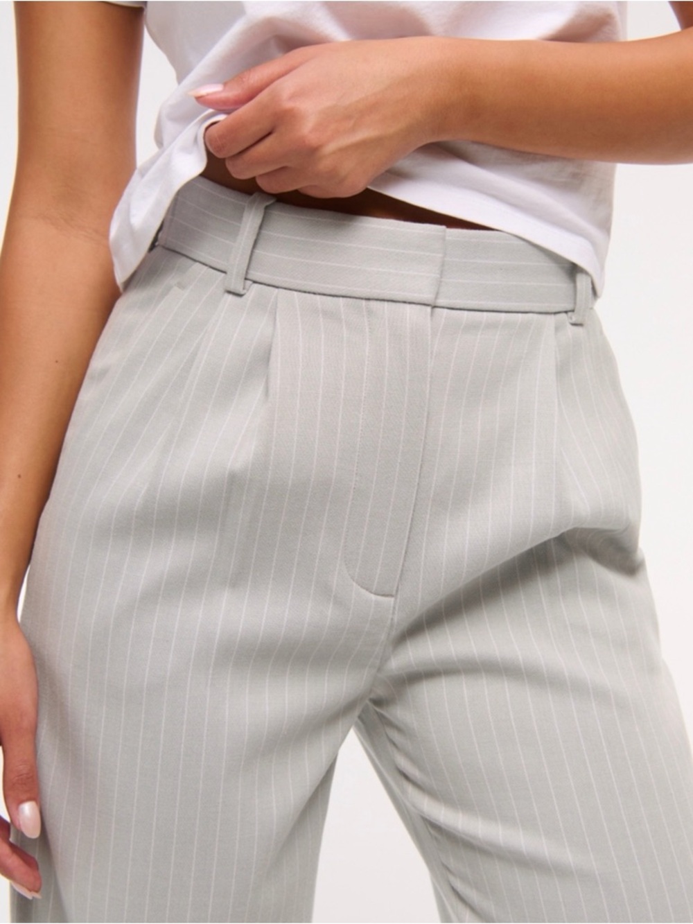 Abercrombie Curve Love Sloane Tailored Wide Leg Pant in Light Gray Pinstripe - Picture 5 of 5